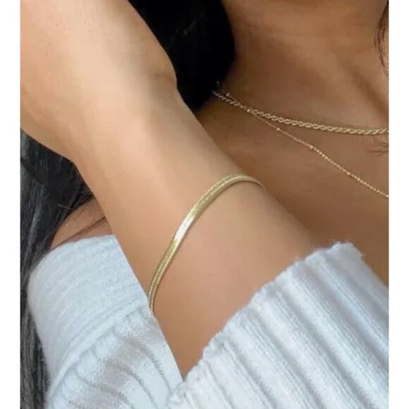 Gold Plated Snake Chain Herringbone Bracelet With Lobster Clasp New in a Box - Picture 3 of 15